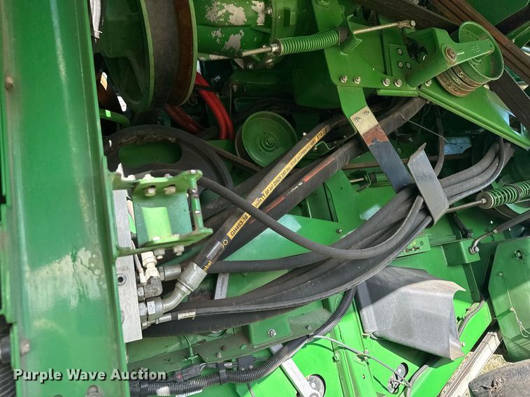 image for item LO9384 2013 John Deere S680S STS  combine