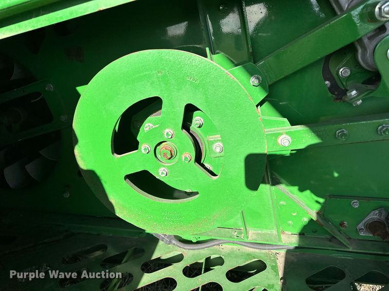 image for item LO9384 2013 John Deere S680S STS  combine