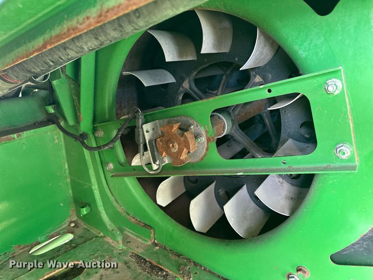 image for item LO9384 2013 John Deere S680S STS  combine