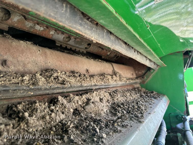 image for item LO9384 2013 John Deere S680S STS  combine