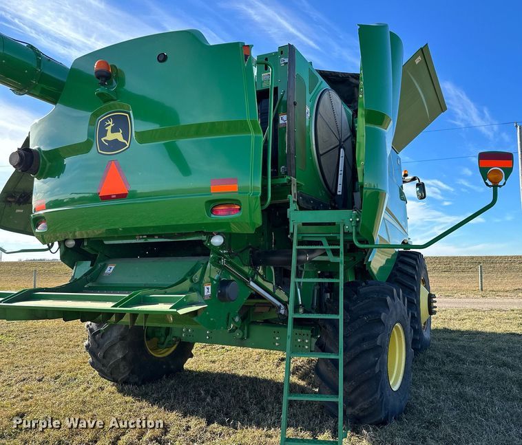 image for item LO9384 2013 John Deere S680S STS  combine