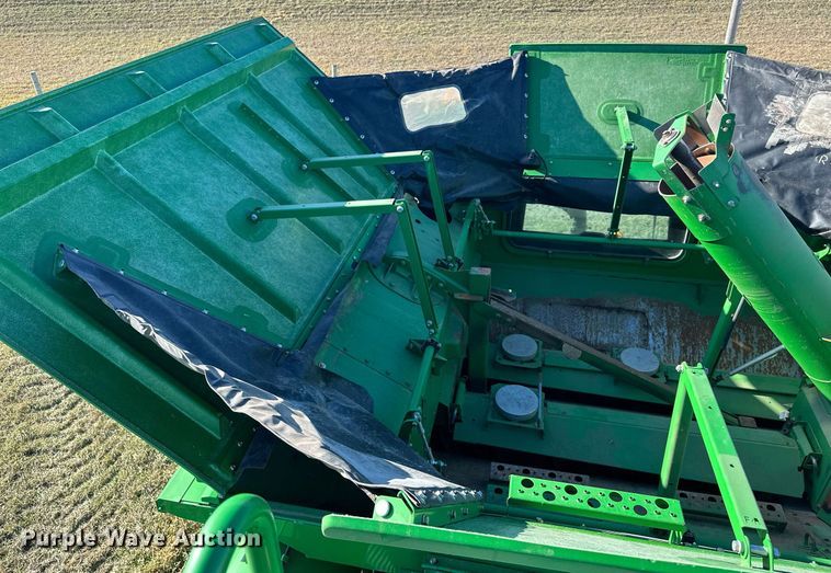 image for item LO9384 2013 John Deere S680S STS  combine