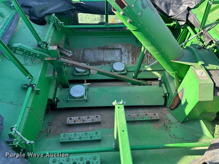image for item LO9384 2013 John Deere S680S STS  combine