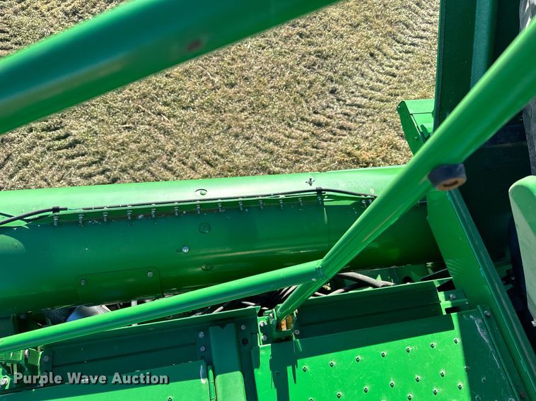 image for item LO9384 2013 John Deere S680S STS  combine