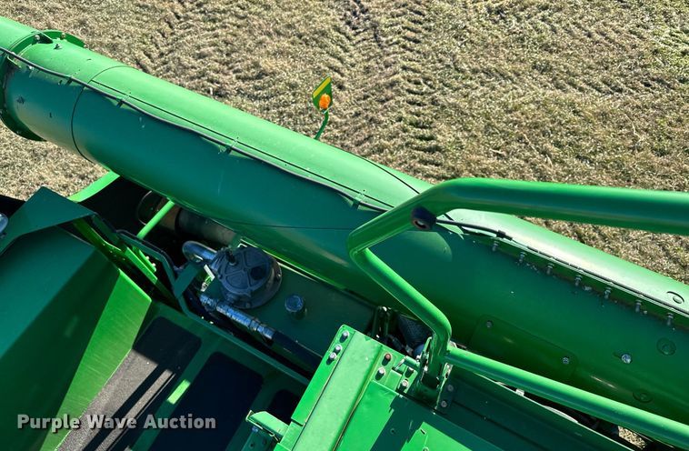 image for item LO9384 2013 John Deere S680S STS  combine