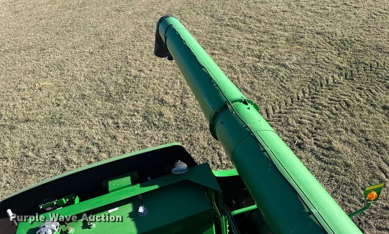 image for item LO9384 2013 John Deere S680S STS  combine