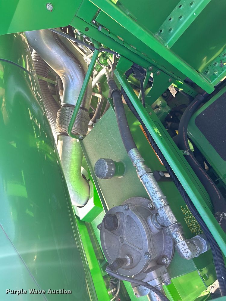 image for item LO9384 2013 John Deere S680S STS  combine