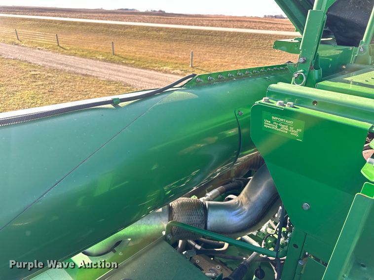 image for item LO9384 2013 John Deere S680S STS  combine