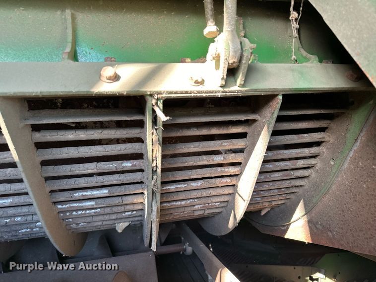 image for item LO9384 2013 John Deere S680S STS  combine