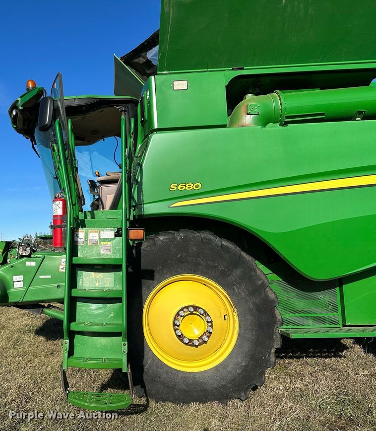 image for item LO9384 2013 John Deere S680S STS  combine