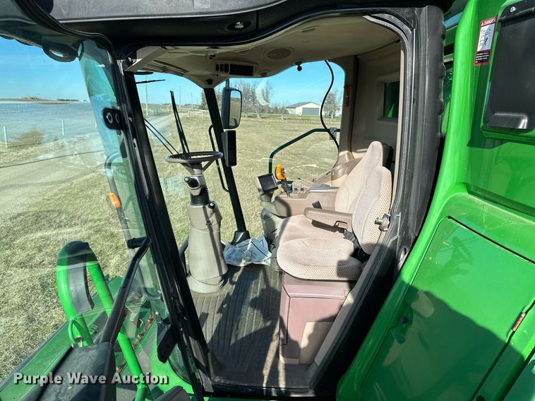 image for item LO9384 2013 John Deere S680S STS  combine