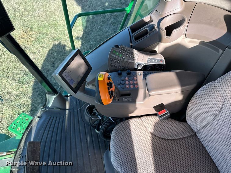 image for item LO9384 2013 John Deere S680S STS  combine