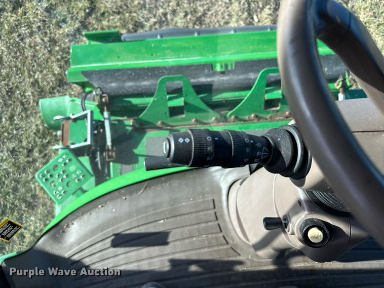 image for item LO9384 2013 John Deere S680S STS  combine