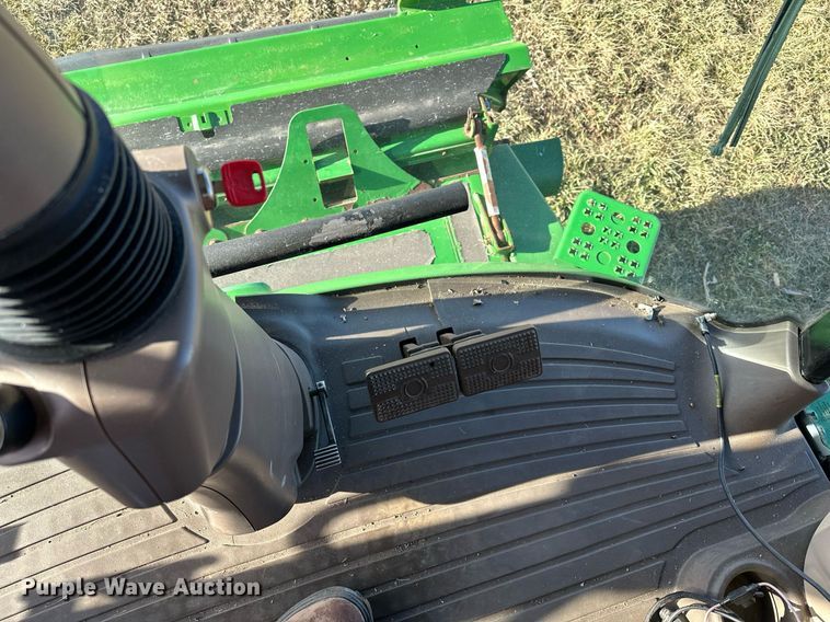 image for item LO9384 2013 John Deere S680S STS  combine