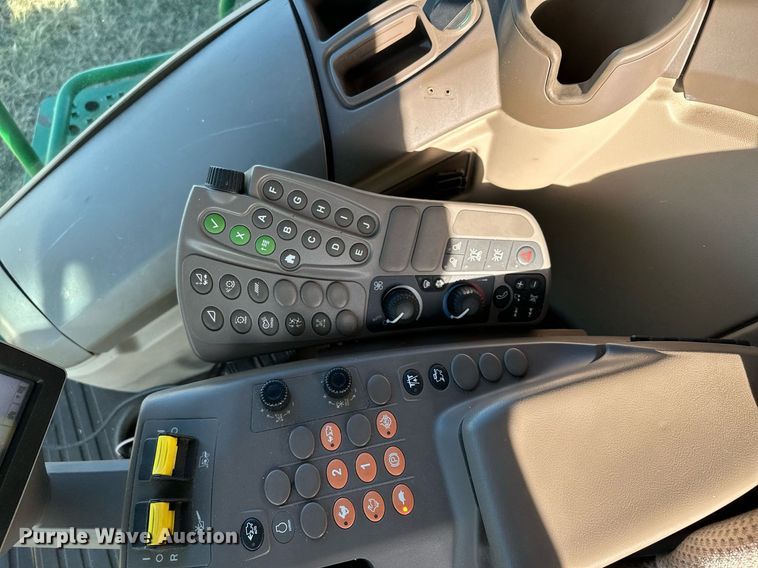 image for item LO9384 2013 John Deere S680S STS  combine