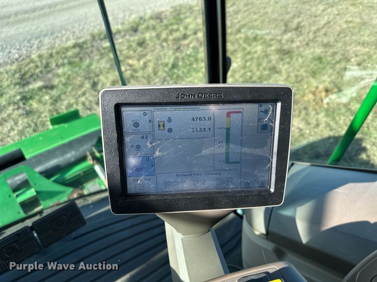 image for item LO9384 2013 John Deere S680S STS  combine