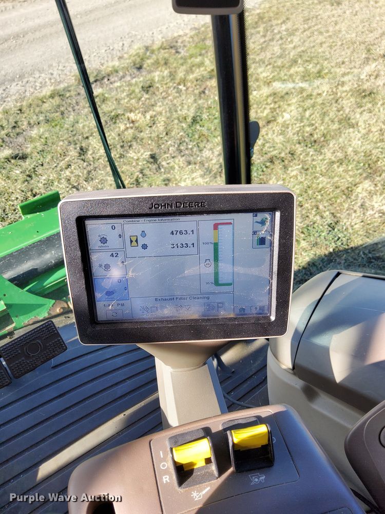 image for item LO9384 2013 John Deere S680S STS  combine