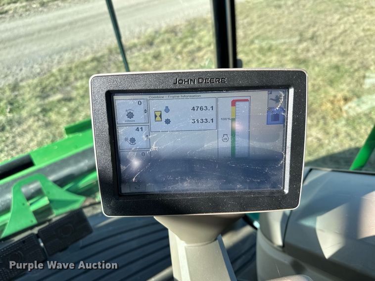 image for item LO9384 2013 John Deere S680S STS  combine