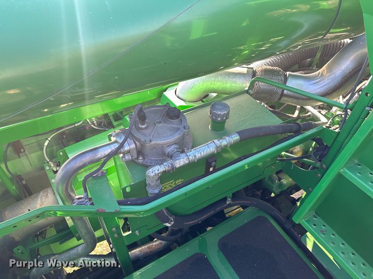 image for item LO9384 2013 John Deere S680S STS  combine