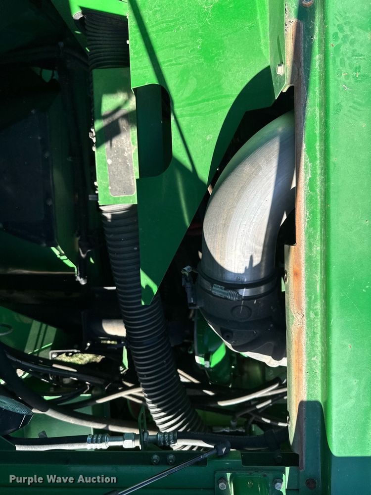 image for item LO9384 2013 John Deere S680S STS  combine