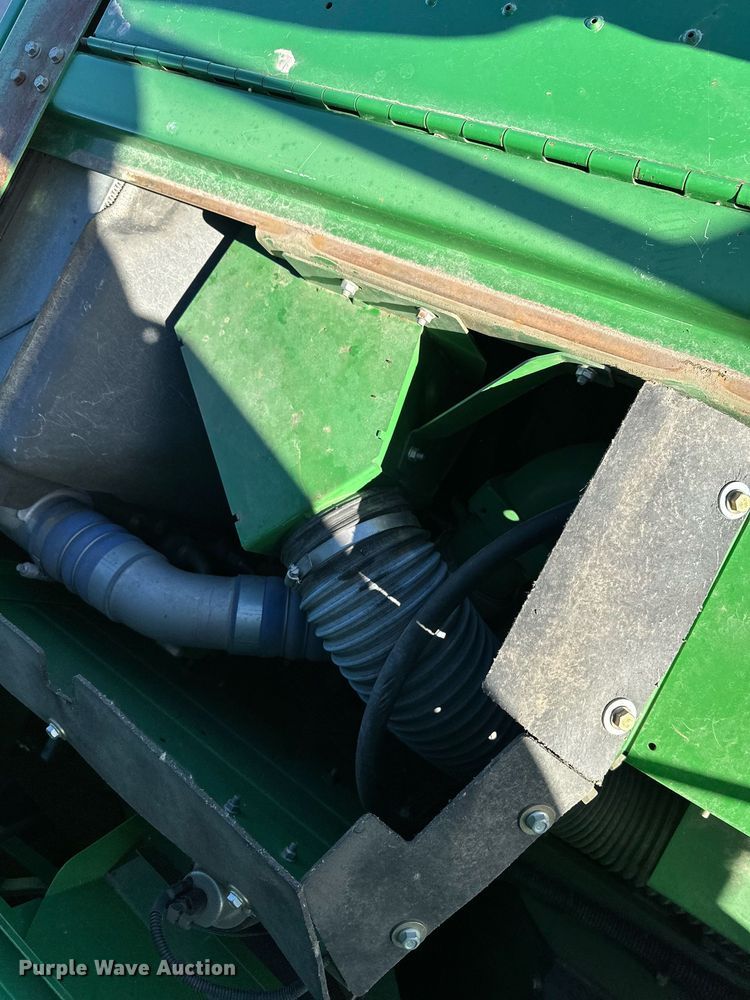 image for item LO9384 2013 John Deere S680S STS  combine