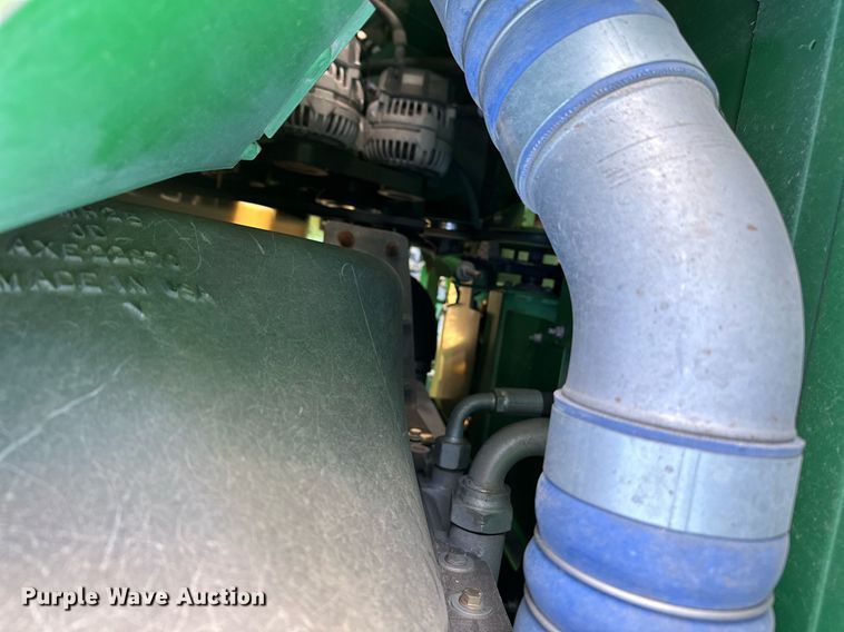 image for item LO9384 2013 John Deere S680S STS  combine