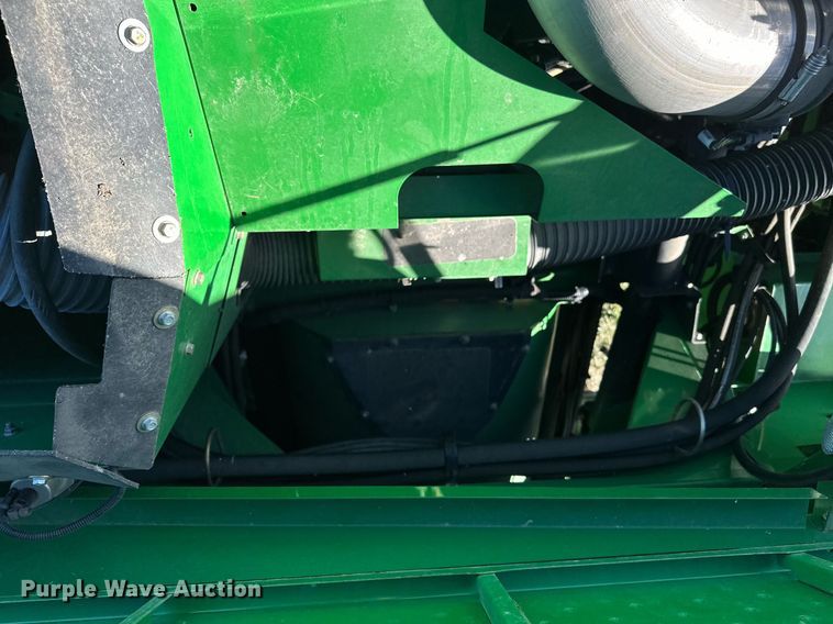 image for item LO9384 2013 John Deere S680S STS  combine