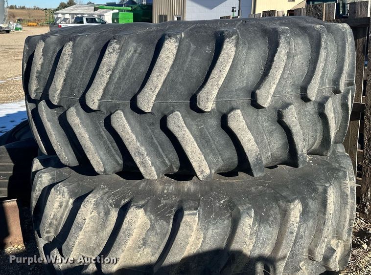 image for item LO9384 2013 John Deere S680S STS  combine