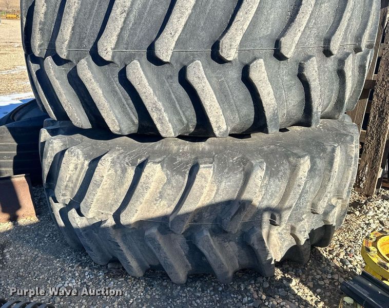 image for item LO9384 2013 John Deere S680S STS  combine