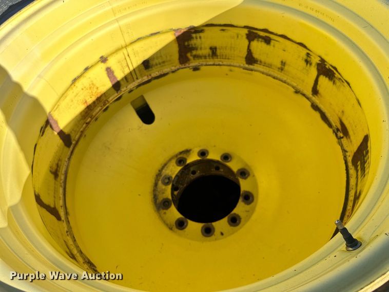 image for item LO9384 2013 John Deere S680S STS  combine