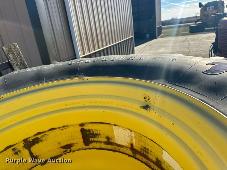 image for item LO9384 2013 John Deere S680S STS  combine