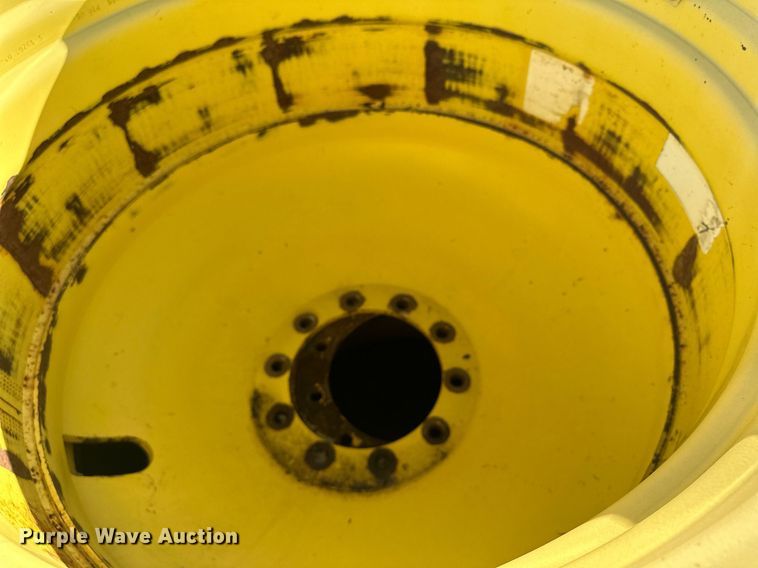 image for item LO9384 2013 John Deere S680S STS  combine