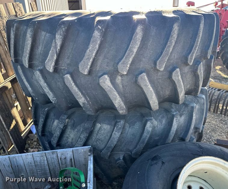 image for item LO9384 2013 John Deere S680S STS  combine