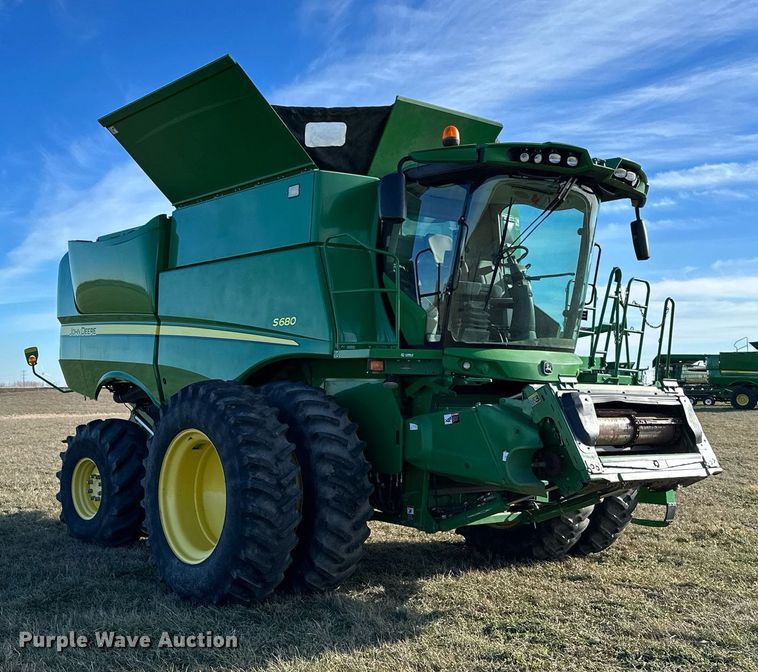 image for item LO9385 2013 John Deere S680S STS  combine