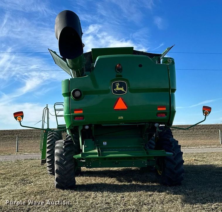 image for item LO9385 2013 John Deere S680S STS  combine