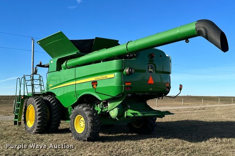 image for item LO9385 2013 John Deere S680S STS  combine