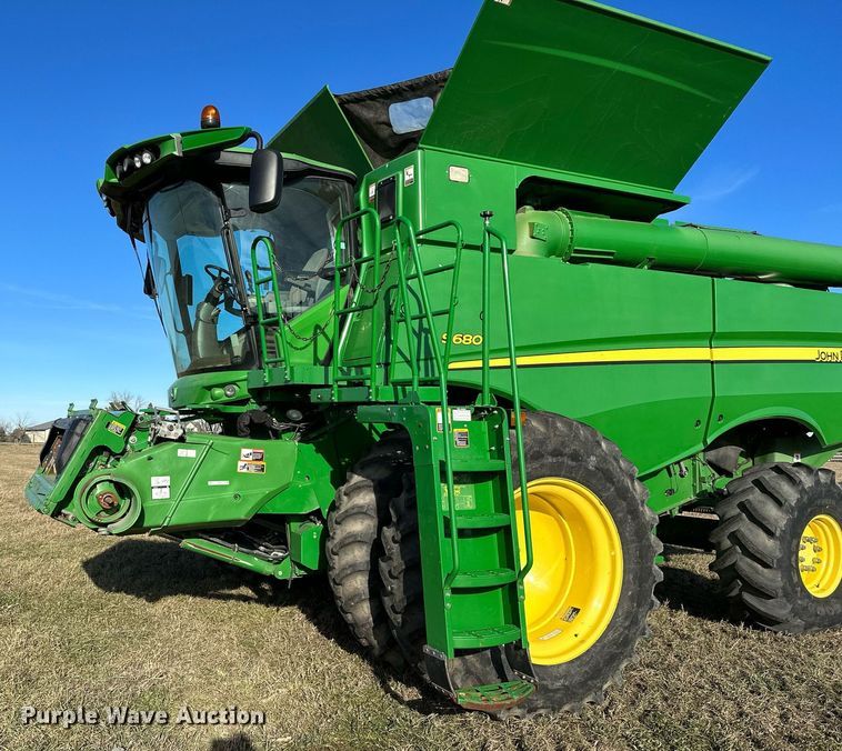 image for item LO9385 2013 John Deere S680S STS  combine
