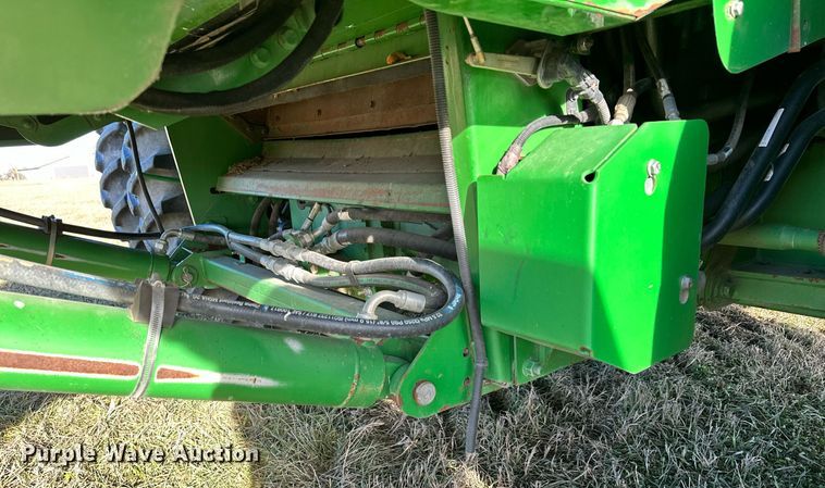 image for item LO9385 2013 John Deere S680S STS  combine