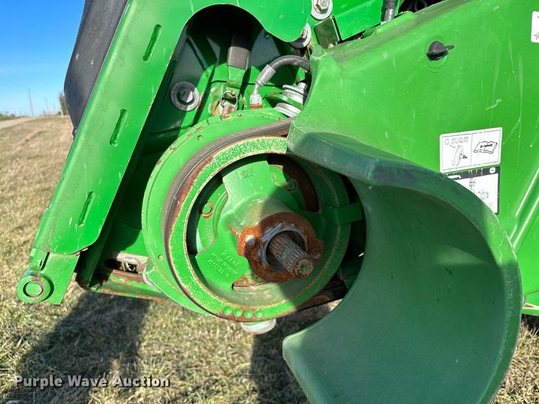 image for item LO9385 2013 John Deere S680S STS  combine