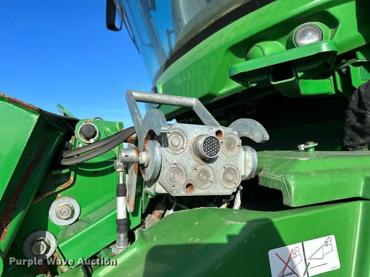 image for item LO9385 2013 John Deere S680S STS  combine