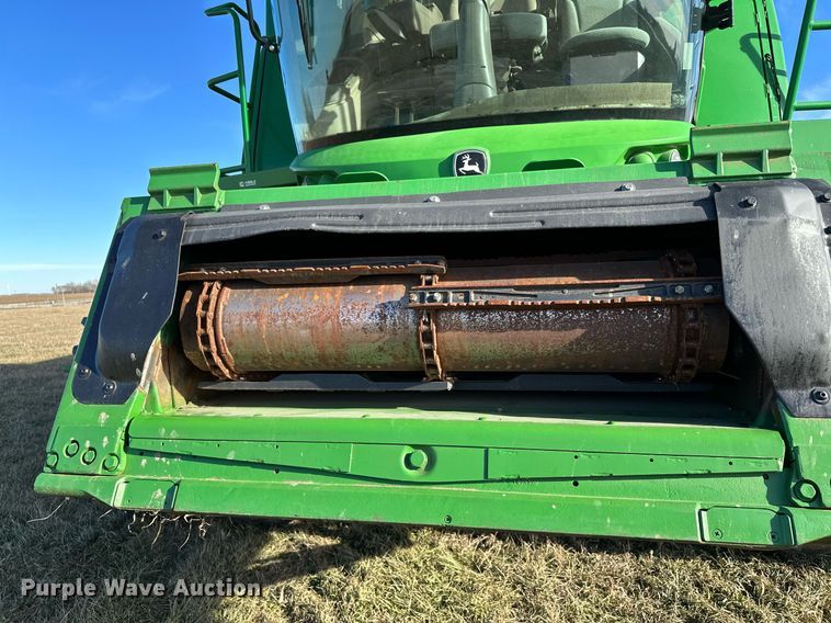 image for item LO9385 2013 John Deere S680S STS  combine