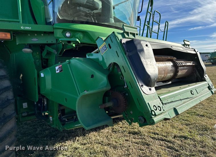 image for item LO9385 2013 John Deere S680S STS  combine
