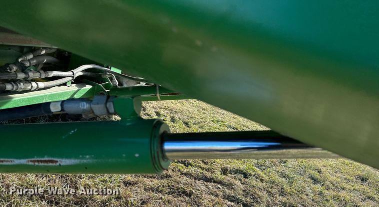 image for item LO9385 2013 John Deere S680S STS  combine