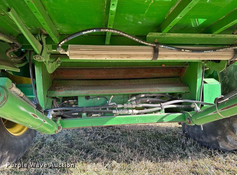 image for item LO9385 2013 John Deere S680S STS  combine