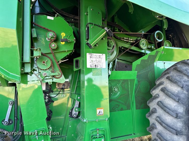 image for item LO9385 2013 John Deere S680S STS  combine