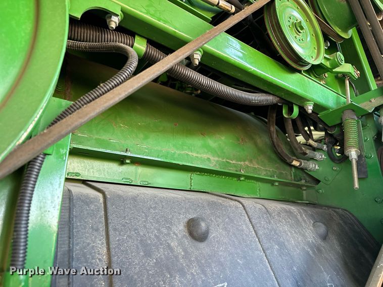 image for item LO9385 2013 John Deere S680S STS  combine