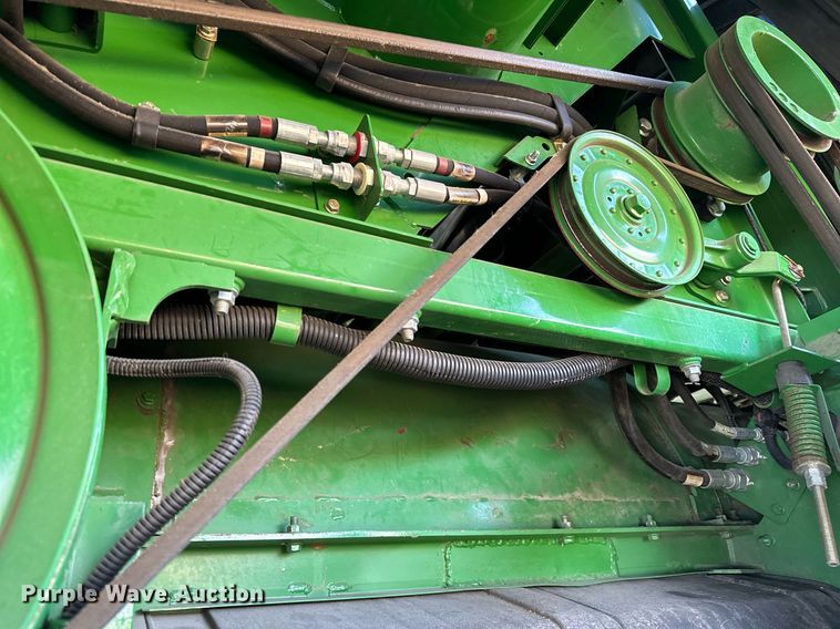 image for item LO9385 2013 John Deere S680S STS  combine