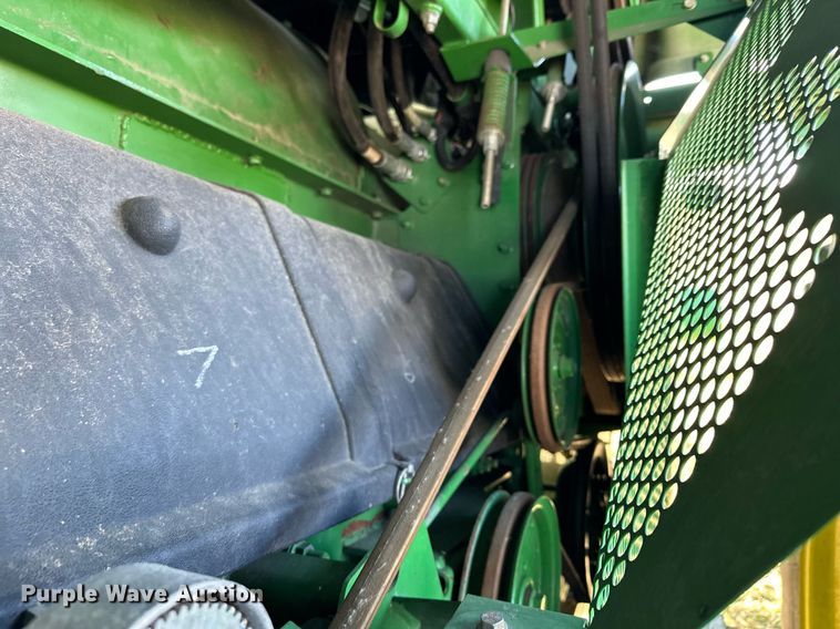 image for item LO9385 2013 John Deere S680S STS  combine