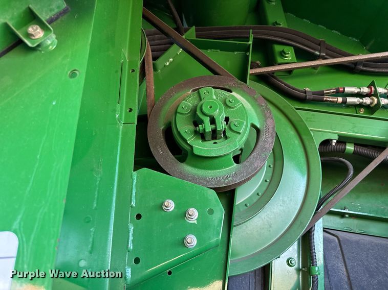 image for item LO9385 2013 John Deere S680S STS  combine