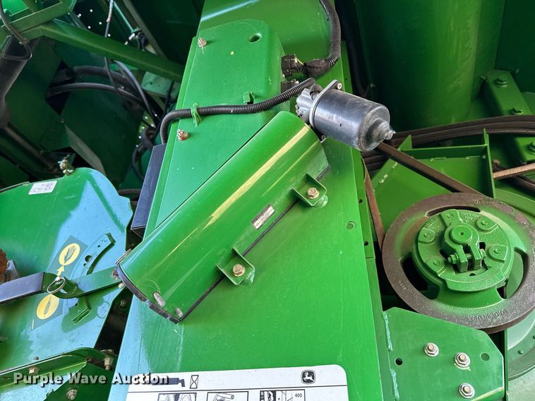 image for item LO9385 2013 John Deere S680S STS  combine